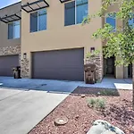 Luxury Downtown Moab Townhome With Pool Access!