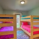 Modern Moab Townhome With Shared Pool And Hot Tub!