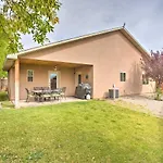 Modern Moab Townhome With Shared Pool And Hot Tub!