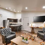 5K Top Floor Redcliff Condo, Pool & Hot Tub