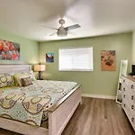 2A Relaxing Redcliff Condo
