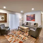 5G Perfect Redcliff Condo, Pool & Hot Tub