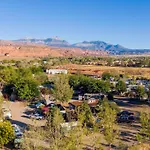 Outdoor Glamping Large 5Th Wheel Setup Ok4A