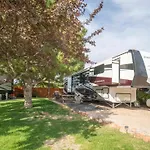 Outdoor Glamping Large 5Th Wheel Setup Ok4A