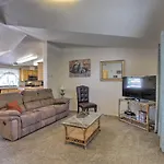Red Rock Rambler Moab Home With Hot Tub And Views!