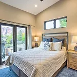 Sleek And Modern Townhome, 3 Blocks To Main St!