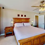 Moab Desert Home, 4 Bedroom Private House, Sleeps 10, Pet Friendly