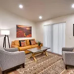 2I Top Floor Moab Redcliff Condo, Pool & Hot Tub