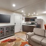 6A Family Friendly Redcliff Condo Pool & Hot Tub