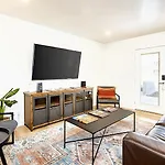 Near Downtown Stylish 2Br With Amazing Patio #1