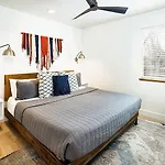 Near Downtown Stylish 2Br With Amazing Patio #1