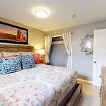 Downtown Cozy Home Base - Purple Sage 7