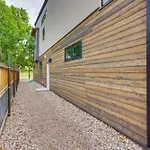 Sleek And Modern Townhome, 3 Blocks To Main St!