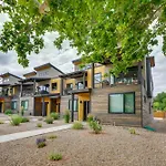 Sleek And Modern Townhome, 3 Blocks To Main St!