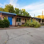 Adventure Haven Near Downtown - Rose Tree 3