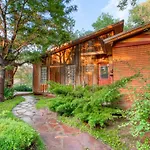 Creekside Cowa-Bungalow!
