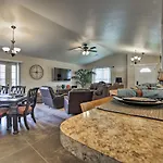 Mountain-View Moab Home With Pool And Hot Tub Access!