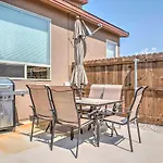 Modern Moab Townhome With Private Hot Tub And Patio!