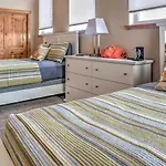 Modern Moab Townhome With Private Hot Tub And Patio!