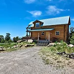 Pet-Friendly Moab Cabin With Mtn Views And Bbq!