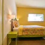 Inn 1 - Downtown 1 Bedroom Unit, Sleeps 6 With Shared Hot Tub