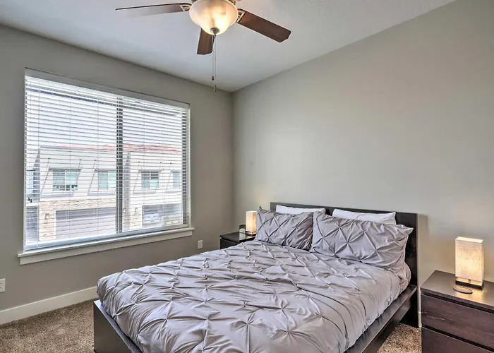 Luxury Downtown Moab Townhome With Pool Access!