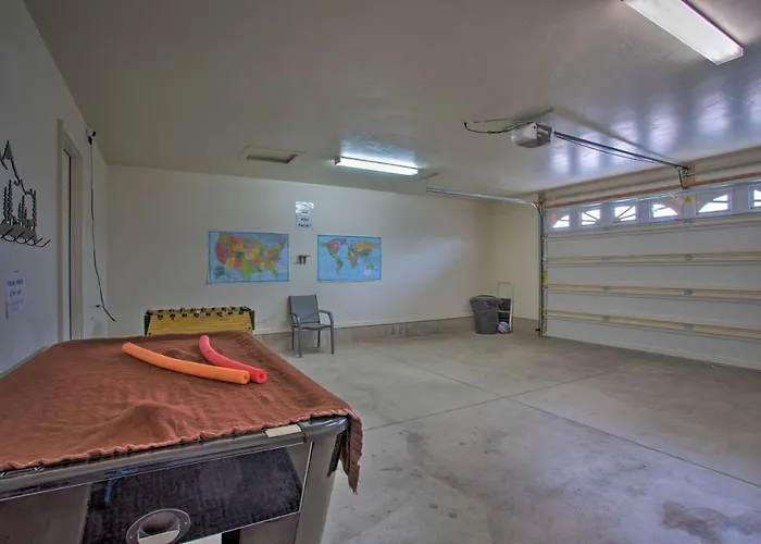 Modern Moab Townhome With Shared Pool And Hot Tub!