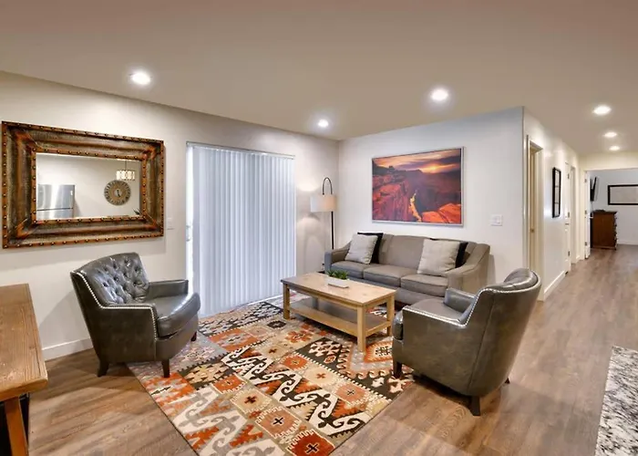 5D New Redcliff Condo, Pool & Hot Tub