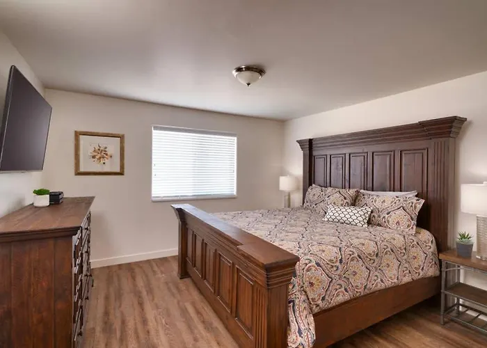 5C Sweet Redcliff Condo, Pool & Hot Tub