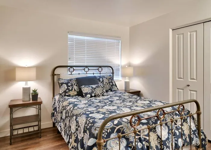 5J Top Floor Redcliff Condo, Pool & Hot Tub