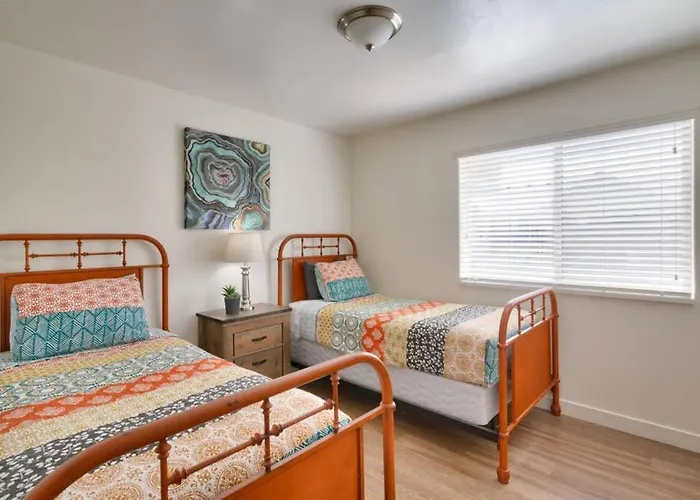 6L Top Floor Redcliff Condo, Pool & Hot Tub