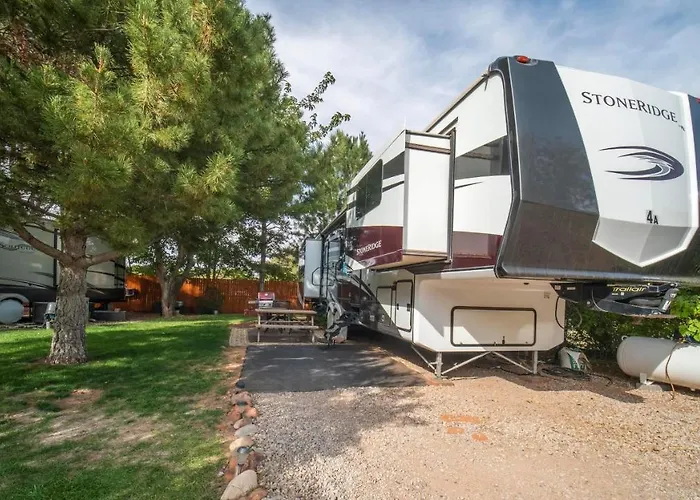 Outdoor Glamping Large 5Th Wheel Setup Ok4A