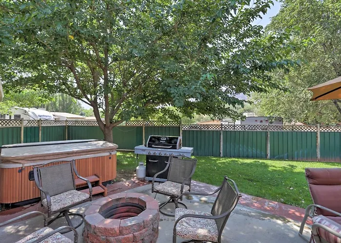 Red Rock Rambler Moab Home With Hot Tub And Views!