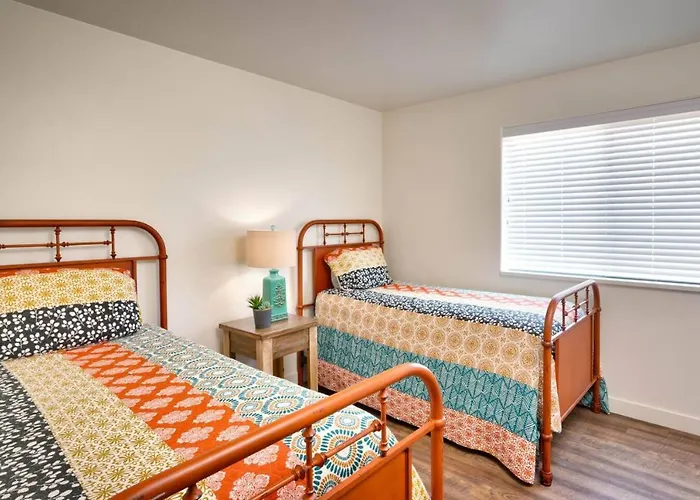 2I Top Floor Moab Redcliff Condo, Pool & Hot Tub