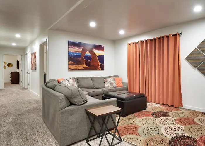 6A Family Friendly Redcliff Condo Pool & Hot Tub