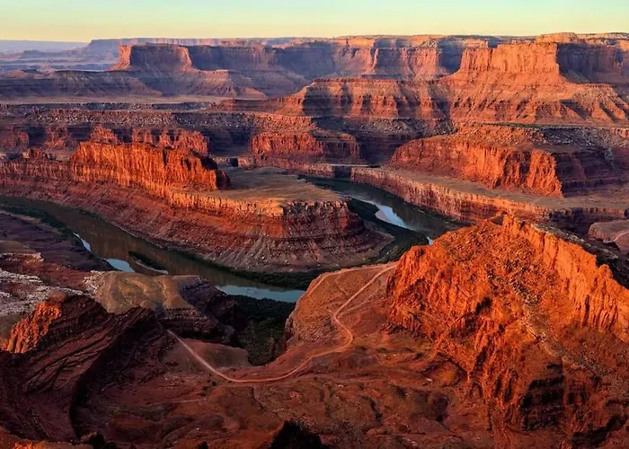2K Top Floor Moab Redcliff Condo, Pool & Hot Tub