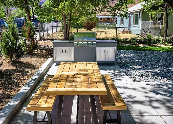 Near Downtown Stylish 2Br With Amazing Patio #1