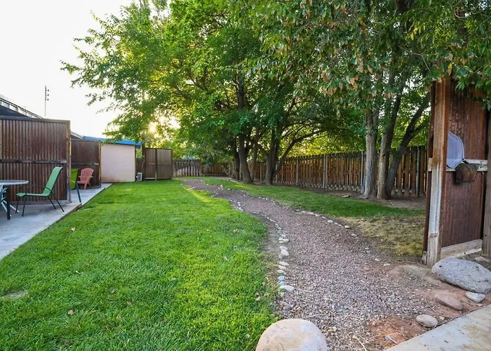 Cozy Adventure Pad Near Downtown - Rose Tree 2