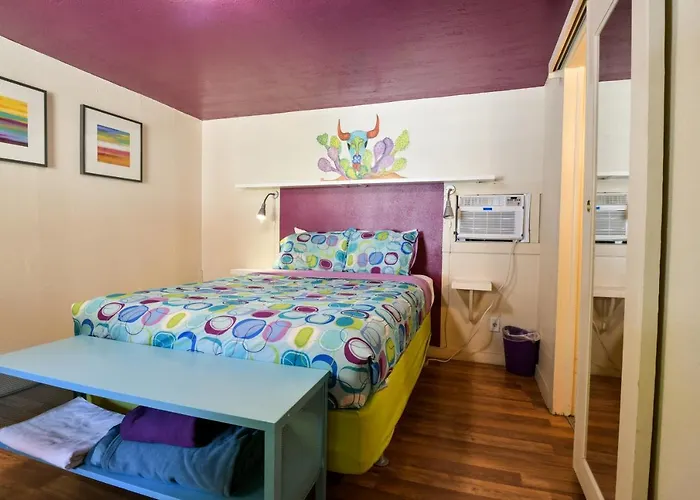 Lodge 5 - Downtown Location. Studio With Shared Hot Tub. Minutes To Arches N.P.