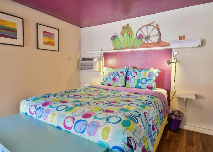 Lodge 7 - Downtown Location. Studio With Shared Hot Tub. Minutes To Arches N.P.