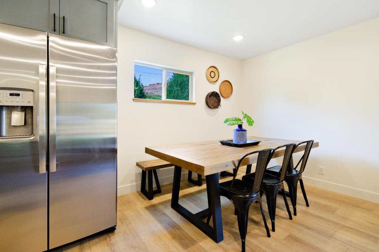 Modern Mesa #5 * Moab