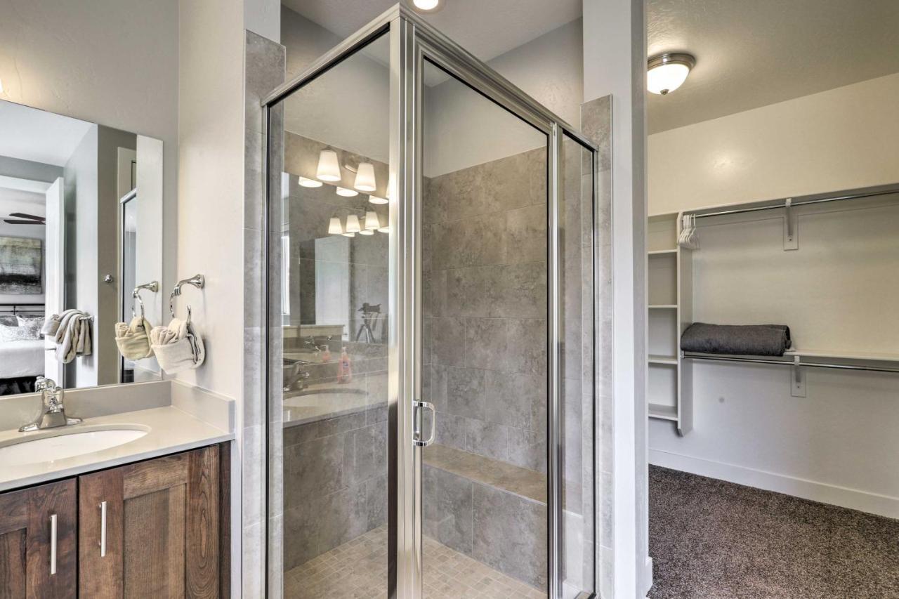 Holiday home Luxury Downtown Townhome With Pool Access! Moab