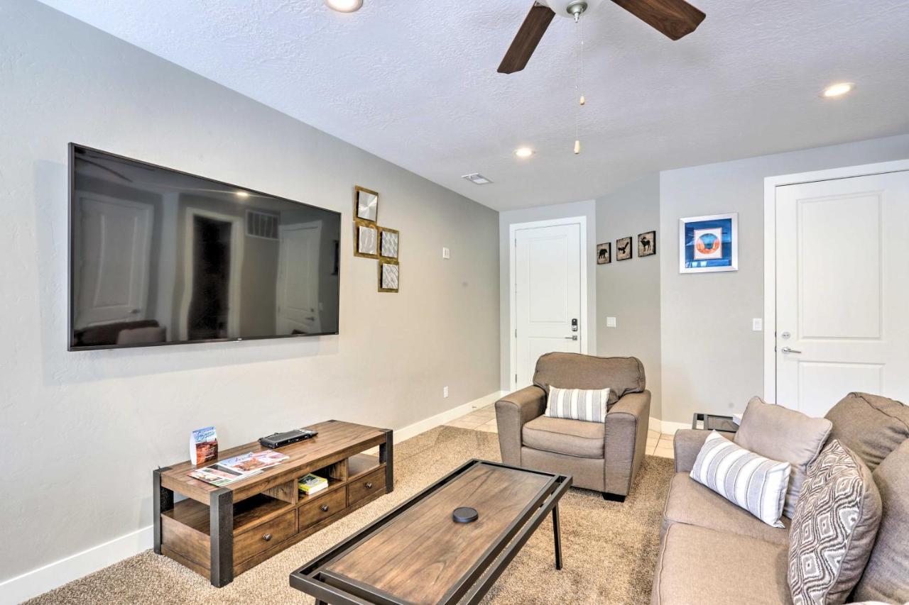 Luxury Downtown Townhome With Pool Access! *