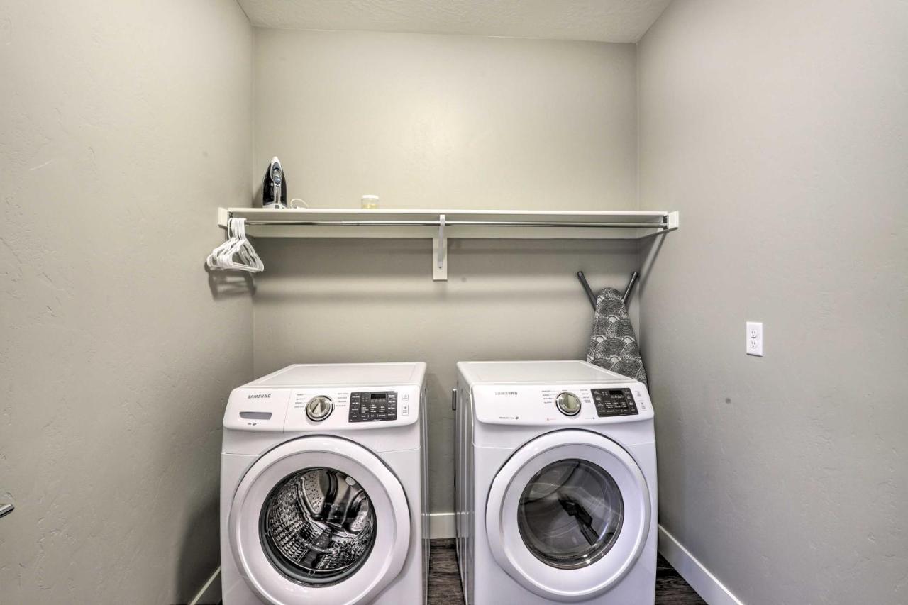Luxury Downtown Townhome With Pool Access! Holiday home Moab