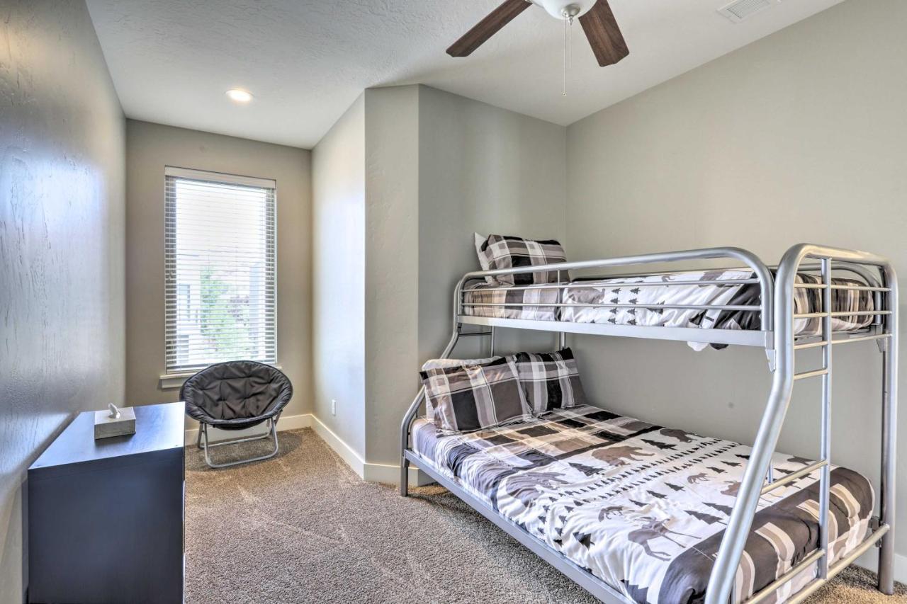Luxury Downtown Townhome With Pool Access!