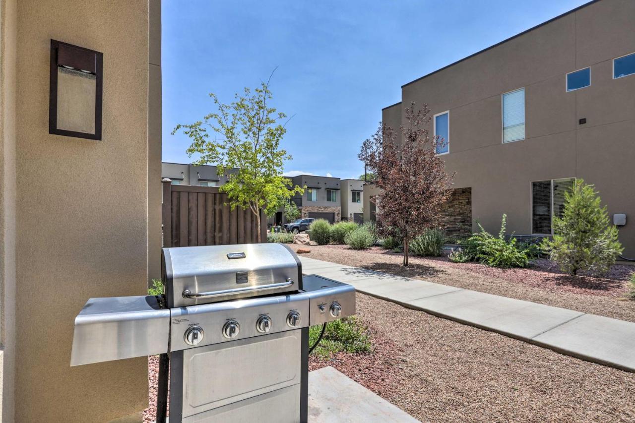 Luxury Downtown Townhome With Pool Access!