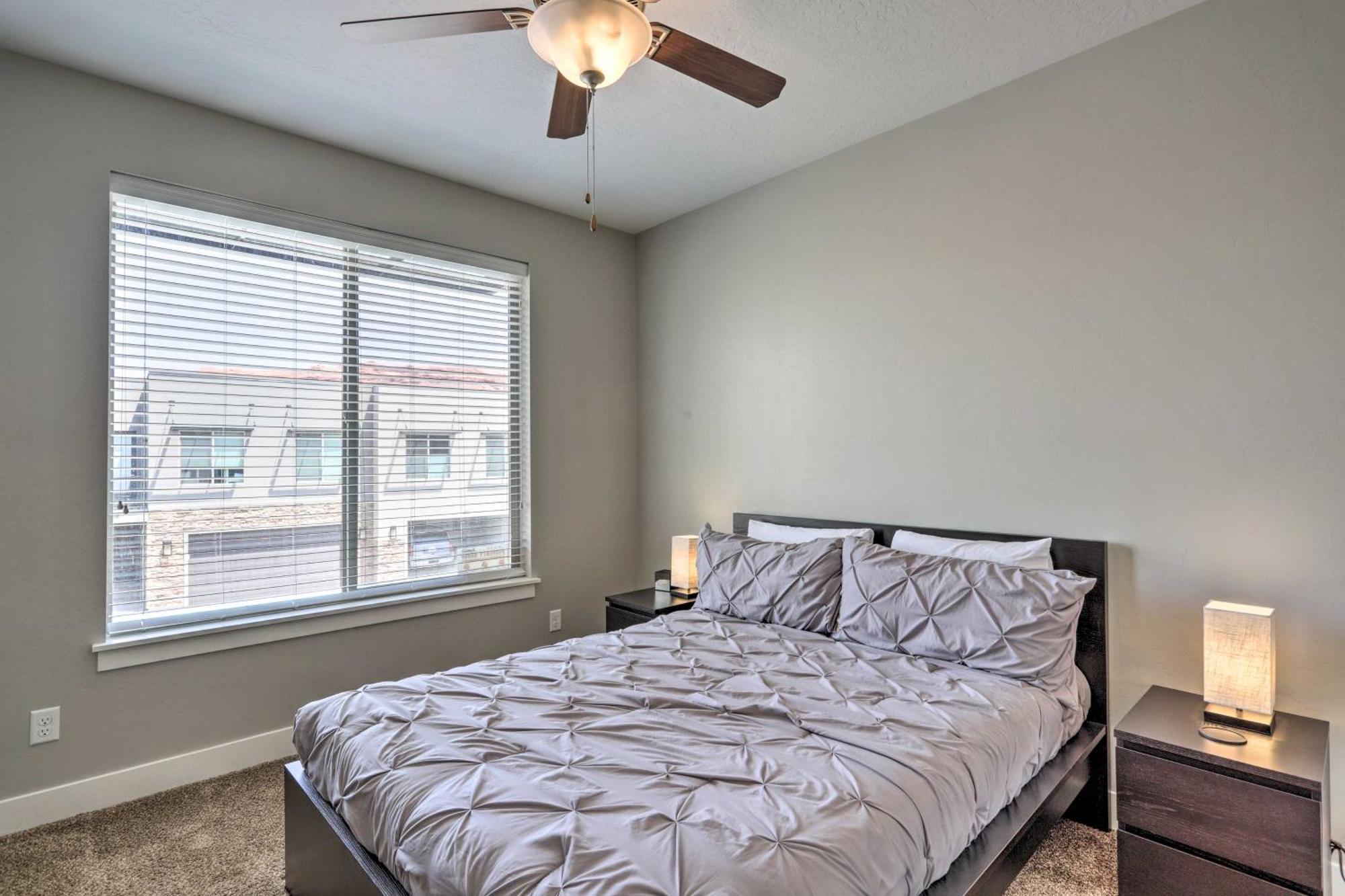 Luxury Downtown Townhome With Pool Access!