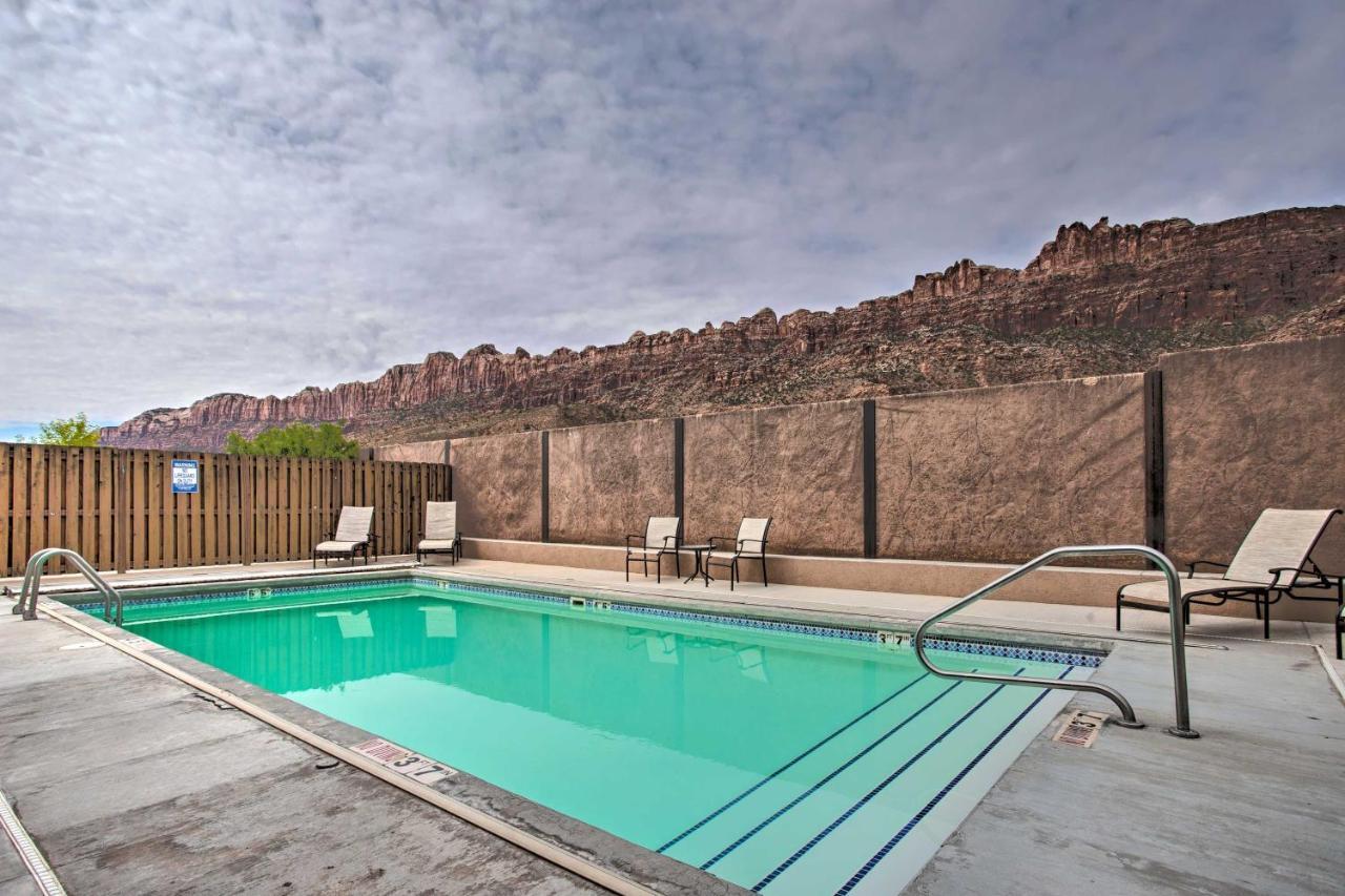 Holiday home Modern Townhome With Shared Pool And Hot Tub!