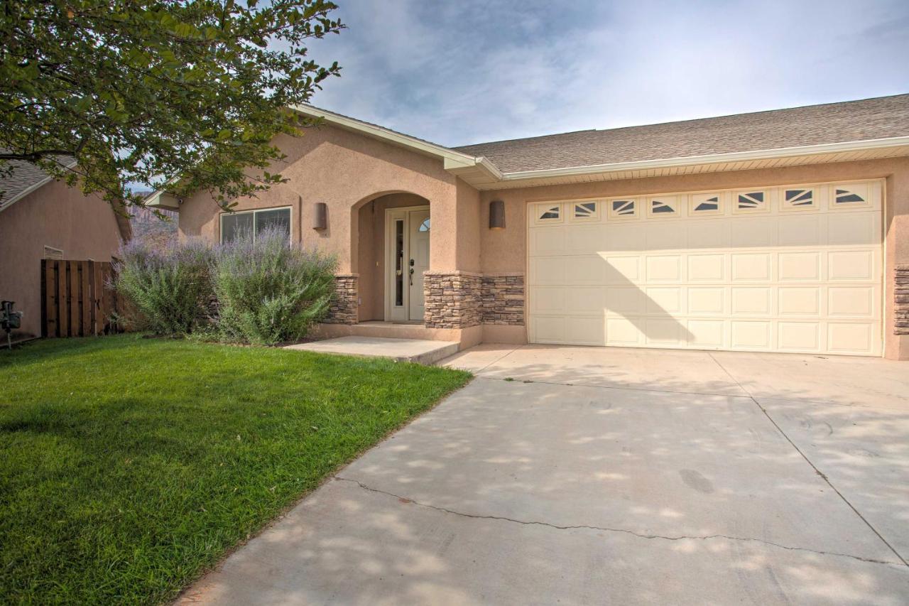 Modern Townhome With Shared Pool And Hot Tub! * Moab