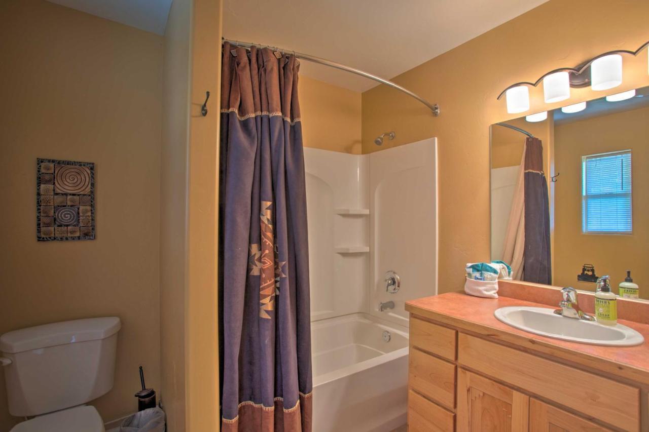 Modern Townhome With Shared Pool And Hot Tub! Moab